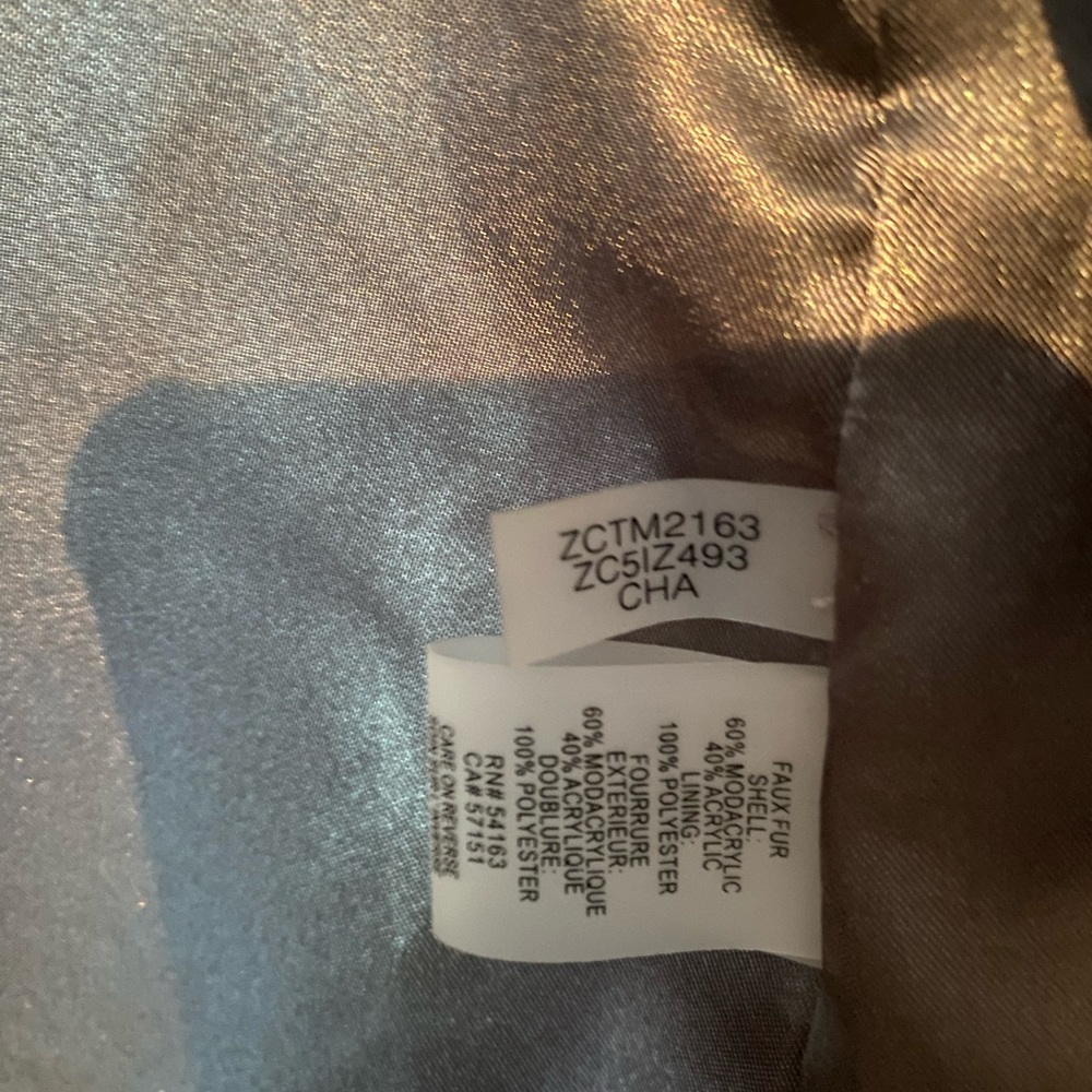 Calvin Klein Faux Fur vest - Picture 6 of 7